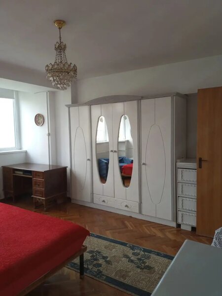 Unirii, rond Libertatii, 3 camere decomandat, 98 mp, 2 bai.